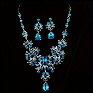 New 1 Pair Elegant Rhinestone Jewelry Set.